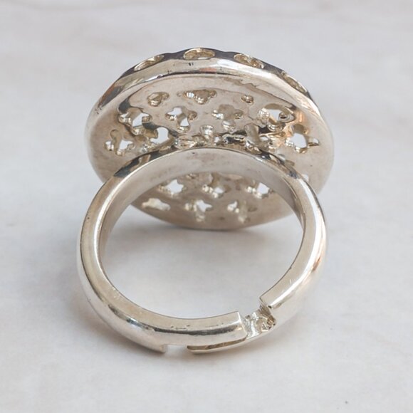 Vintage Sterling Mandala Dome Ring w/ Garnet Cab • Adjustable Size 6-8 - Picture 5 of 9